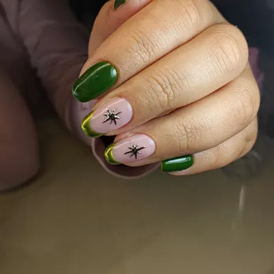 Esmaltado verde con efecto cromado y estrellas