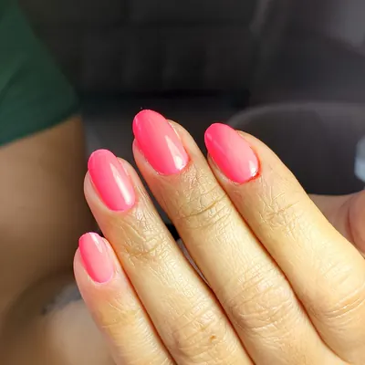 Nivelación coral brillante en forma almendra