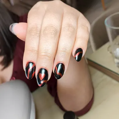 Softgel negro con líneas rojas