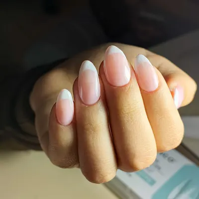 Softgel almendra con francesa blanca difuminada